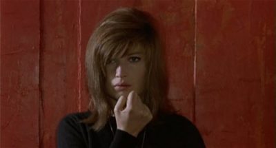 Foto cult di Monica Vitti nel film Deserto Rosso di Antonioni.