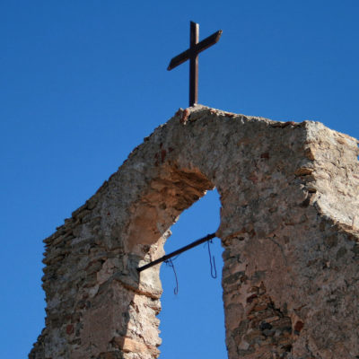 Foto della croce della Chiesa di Sant'Elena, a Ballao.